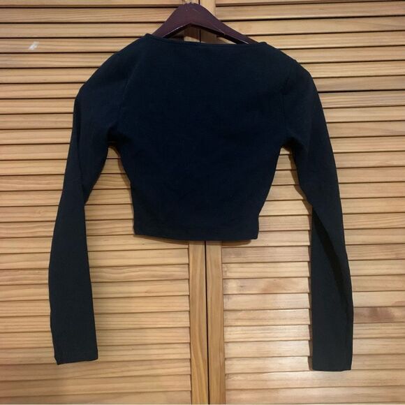 Aritzia Sunday Best V neck Cropped Long sleeve Black size XS - Picture 5 of 5